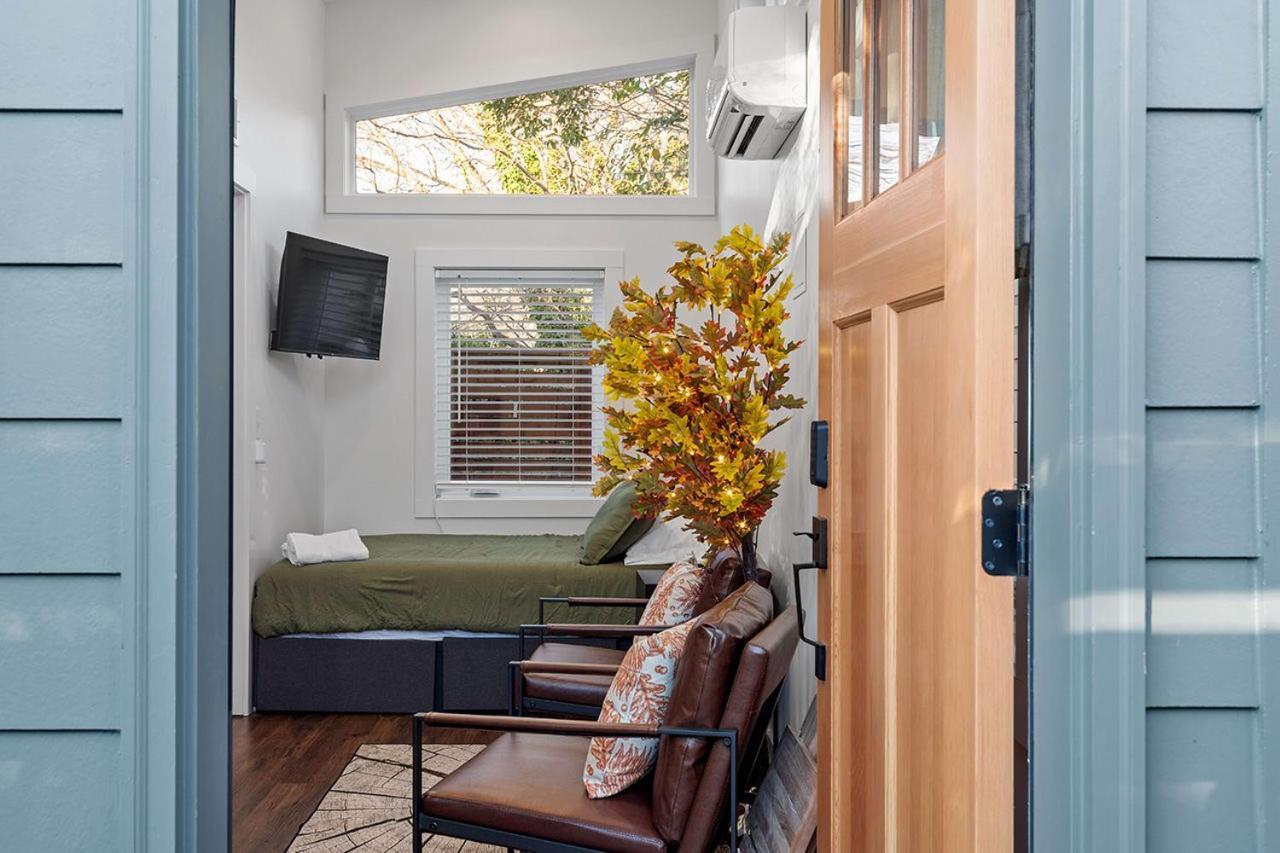 The Acorn - Tiny House In Historic Oakwood Villa Ралей Екстериор снимка